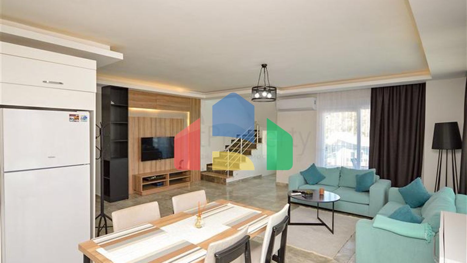 Пентхаус планировкой 2+1 с видом на Средиземное море всего в 400 м до пляжа района Каргыджак