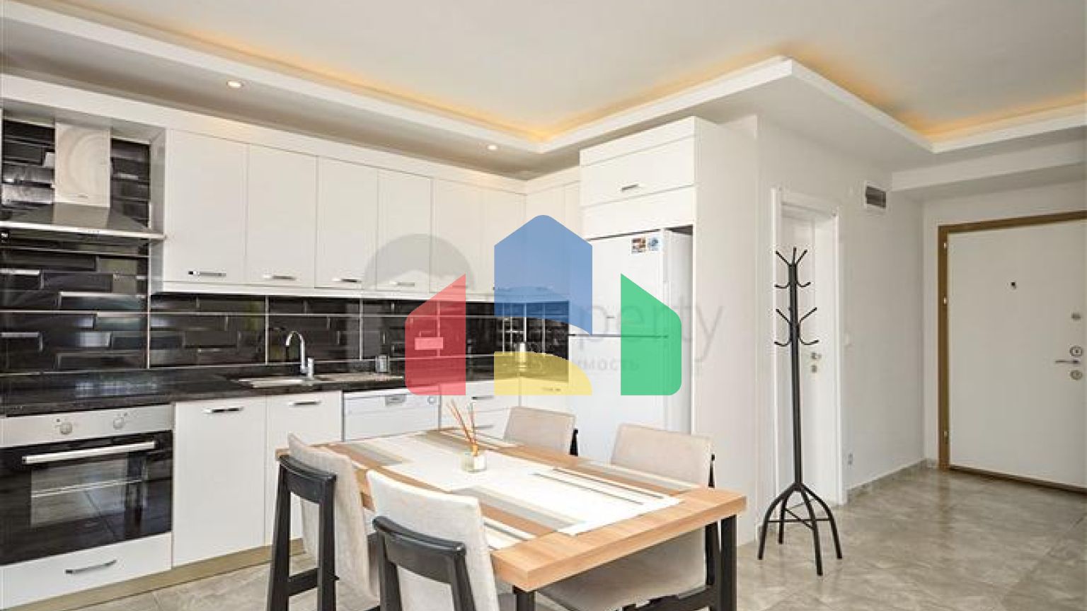 Пентхаус планировкой 2+1 с видом на Средиземное море всего в 400 м до пляжа района Каргыджак