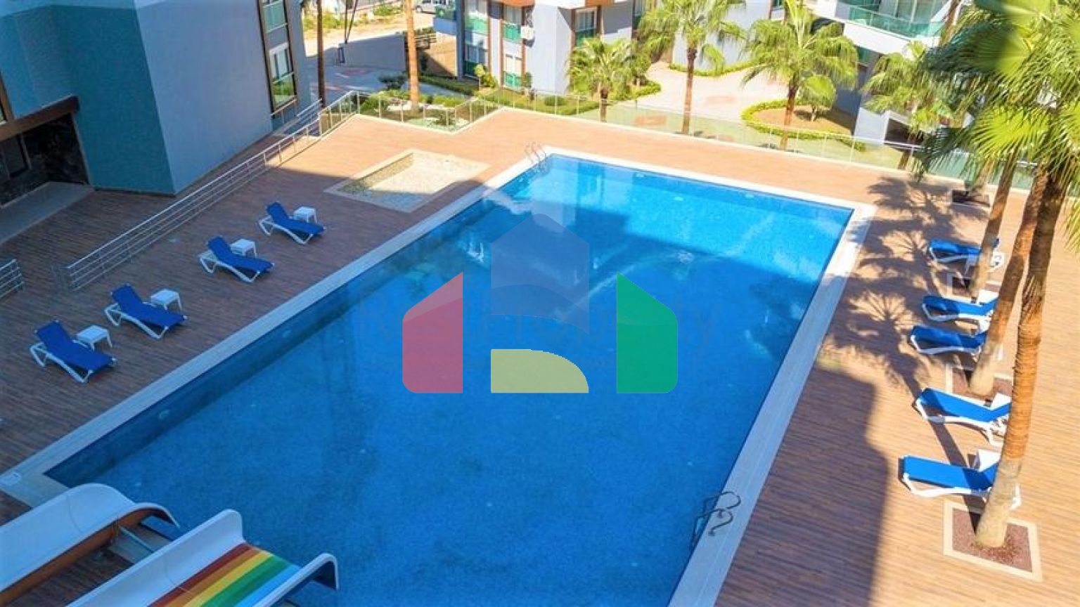 Пентхаус планировкой 2+1 с видом на Средиземное море всего в 400 м до пляжа района Каргыджак