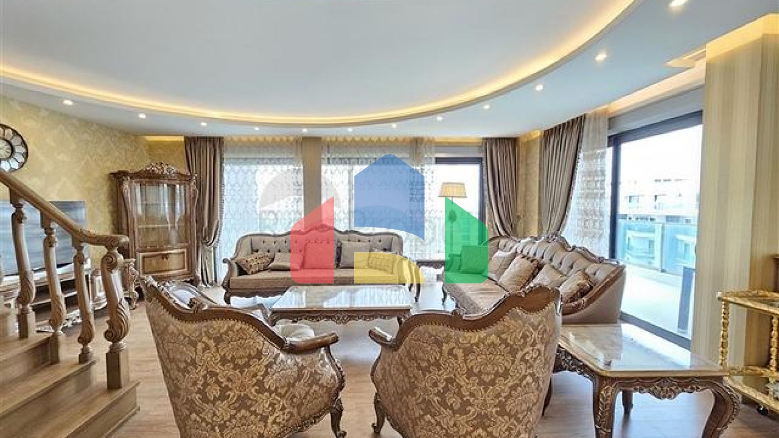 Розкішний пентхаус 3+1 виконаний за індивідуальним замовленням