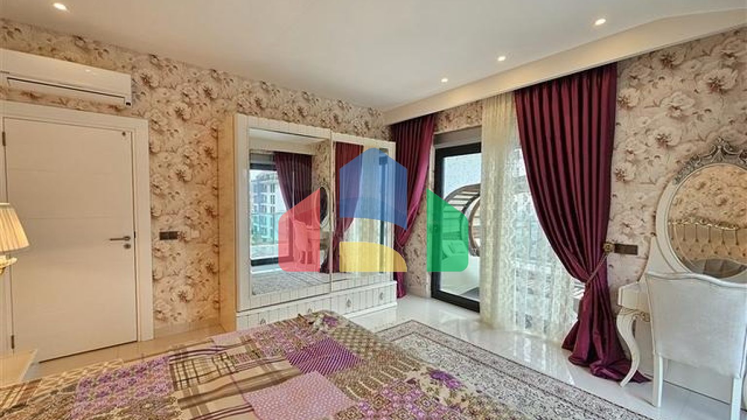 Розкішний пентхаус 3+1 виконаний за індивідуальним замовленням