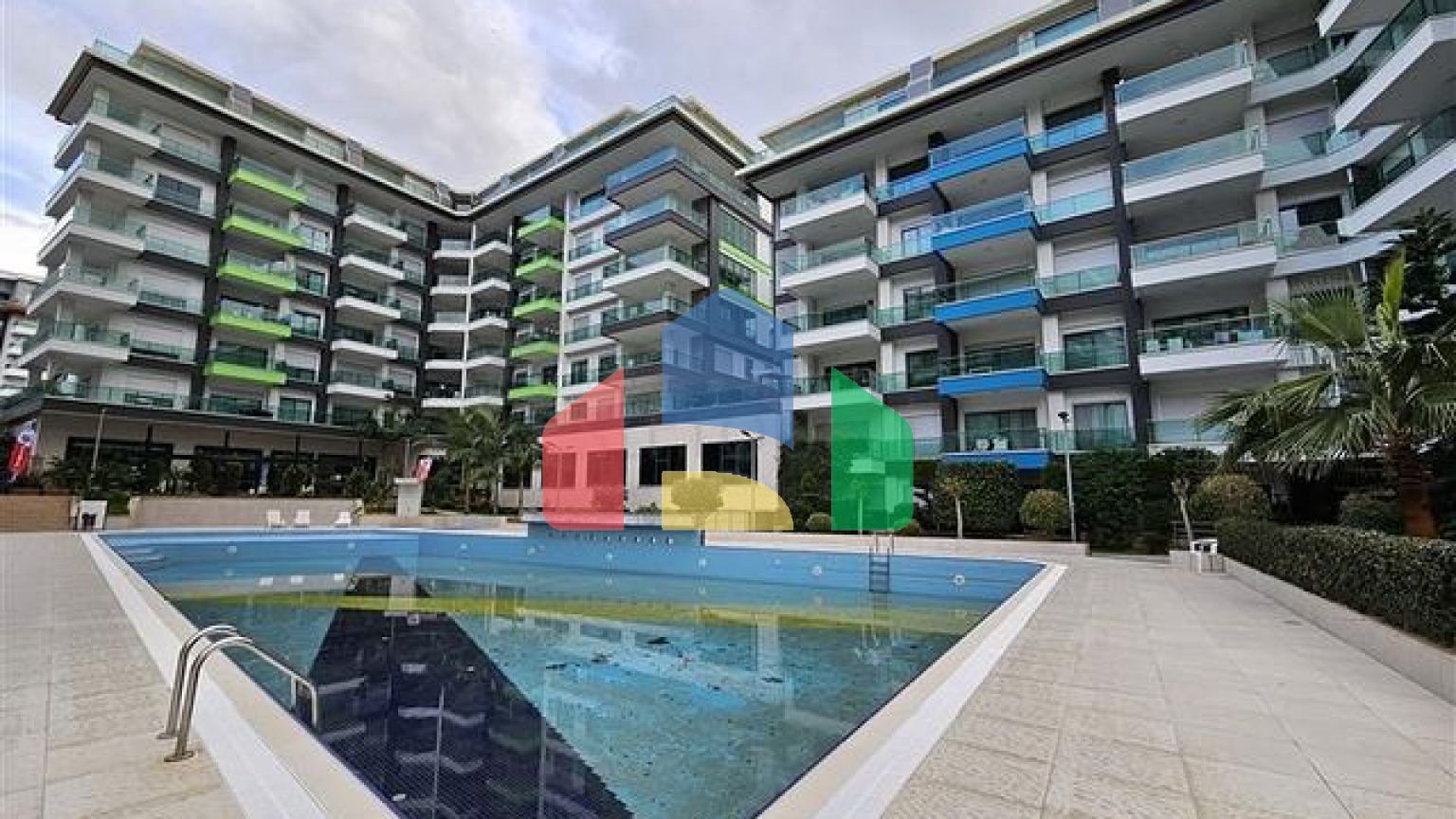 Розкішний пентхаус 3+1 виконаний за індивідуальним замовленням