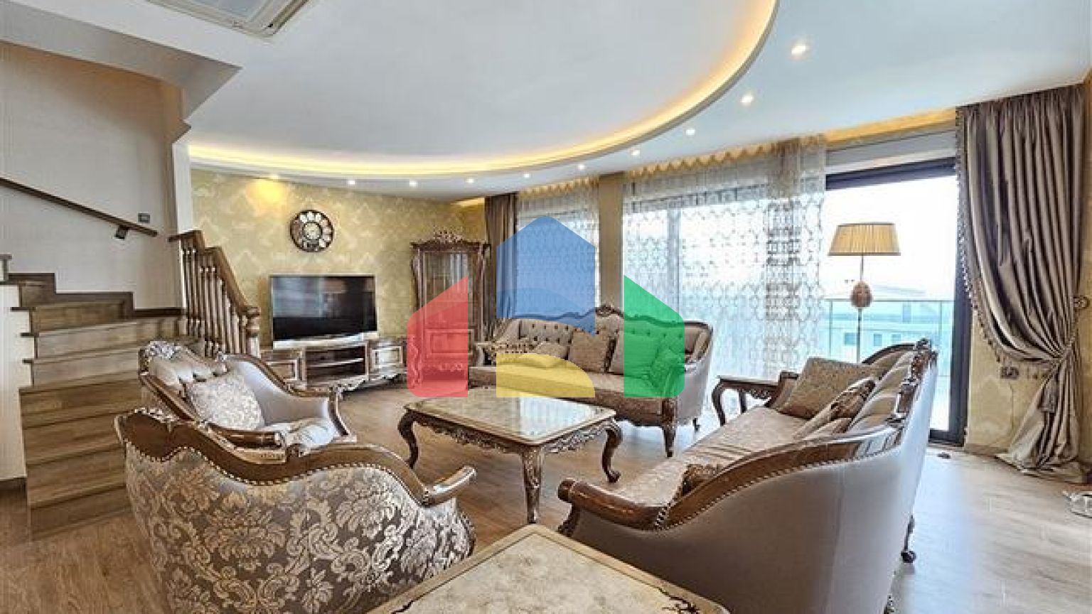 Розкішний пентхаус 3+1 виконаний за індивідуальним замовленням