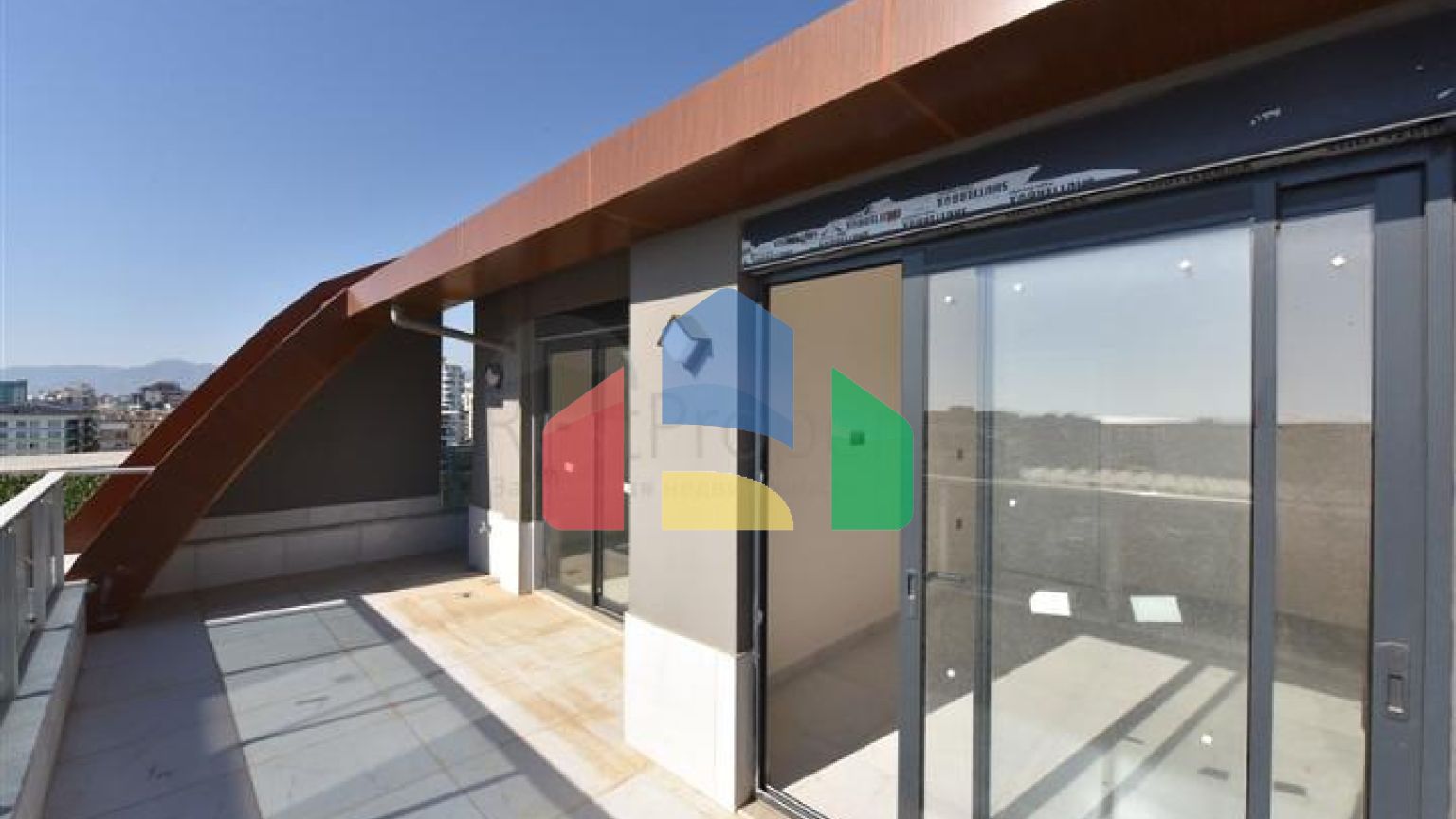 Пентхаус 2+1 в новом доме в 400 м от моря