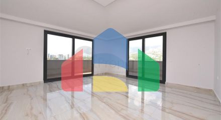 Просторий п'ятикімнатний пентхаус