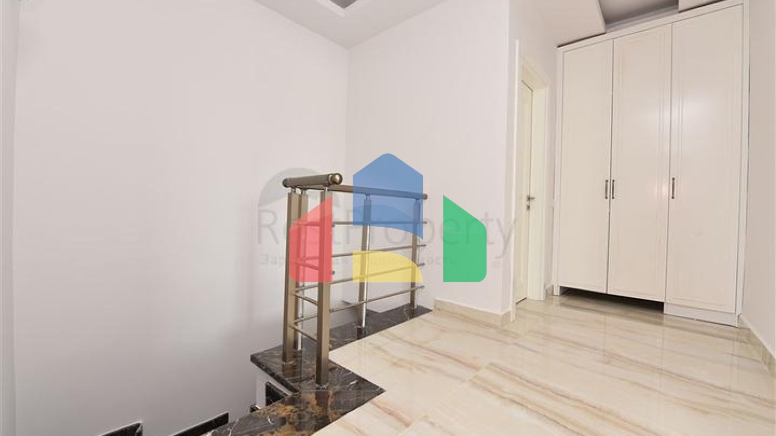 Просторий п'ятикімнатний пентхаус