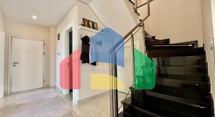 Розкішний пентхаус 4 + 1 на березі Середземного моря
