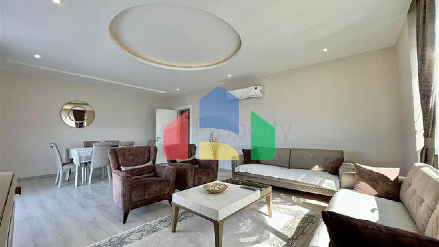 Розкішний пентхаус 4 + 1 на березі Середземного моря