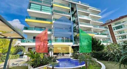 Розкішний пентхаус 4 + 1 на березі Середземного моря Розкішний пентхаус 4 + 1 на березі Середземного моря