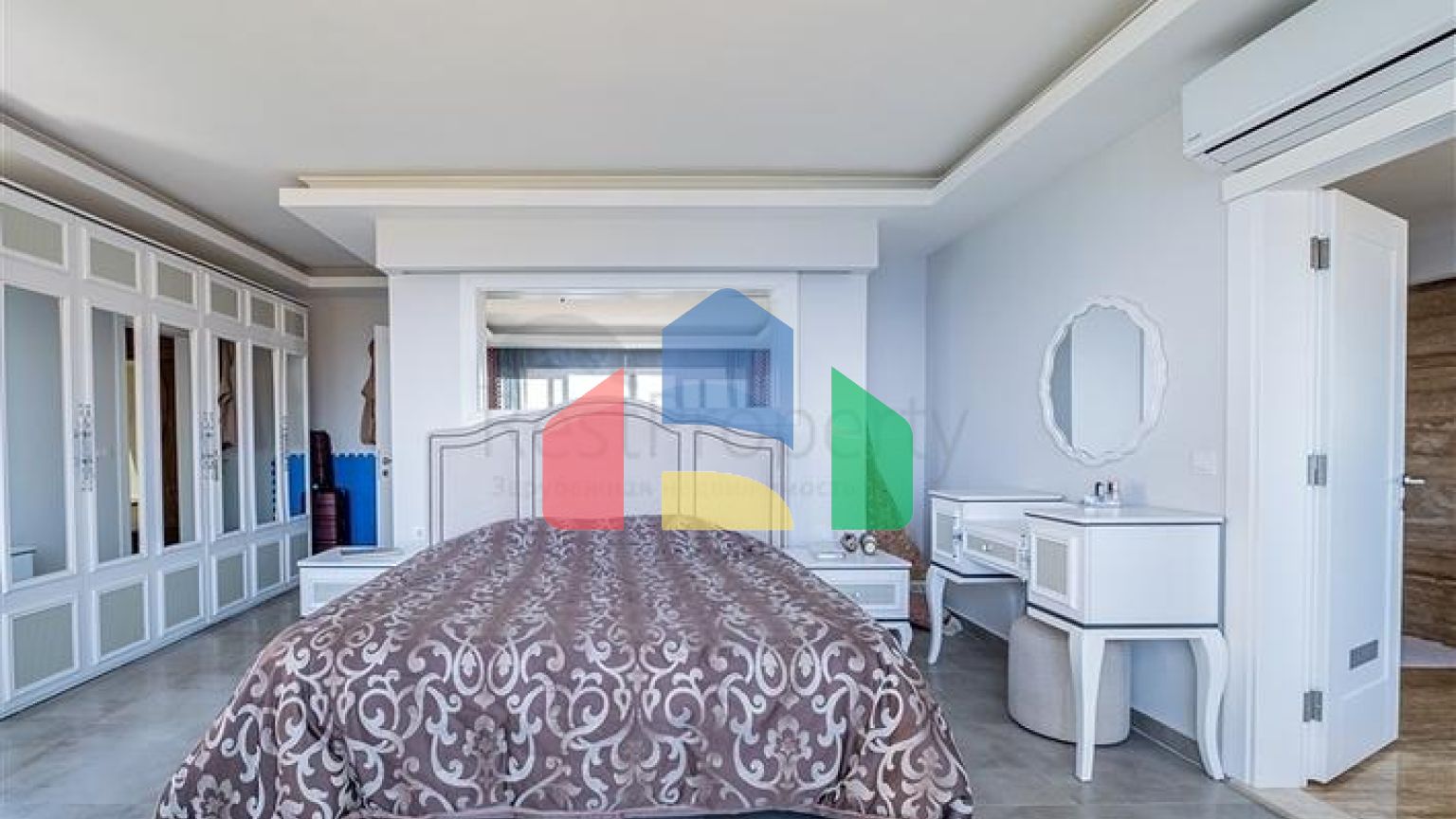 Вілла 3 + 1 з панорамним видом в районі Каргиджак