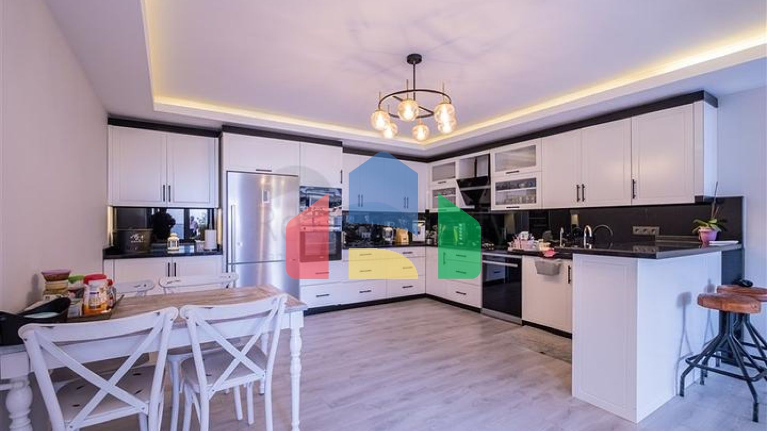 Вілла 3 + 1 з панорамним видом в районі Каргиджак