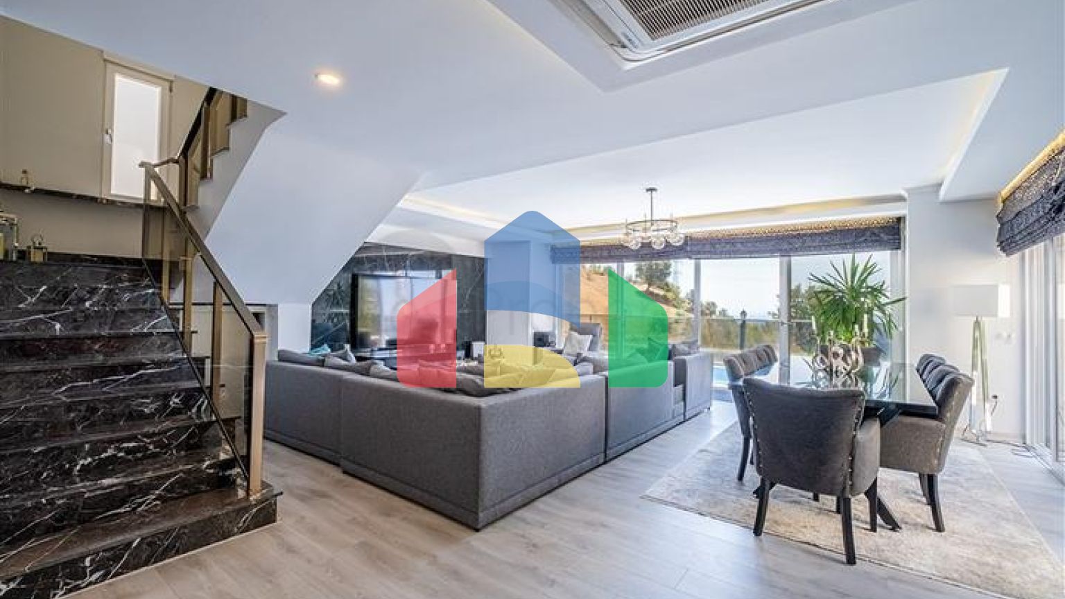 Вілла 3 + 1 з панорамним видом в районі Каргиджак