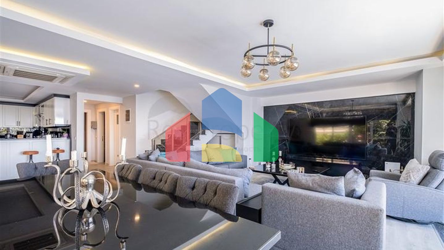 Вілла 3 + 1 з панорамним видом в районі Каргиджак