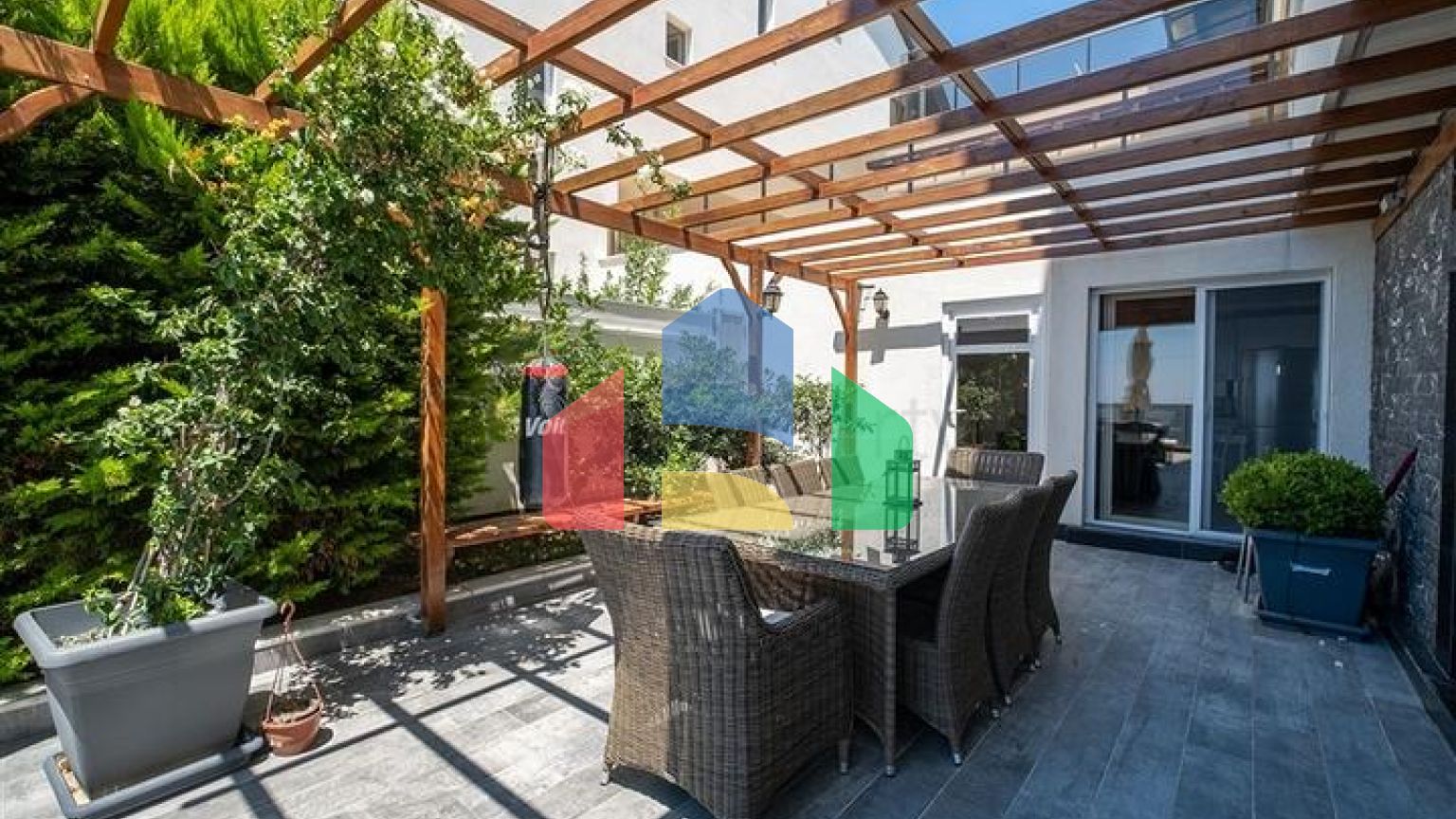 Вілла 3 + 1 з панорамним видом в районі Каргиджак