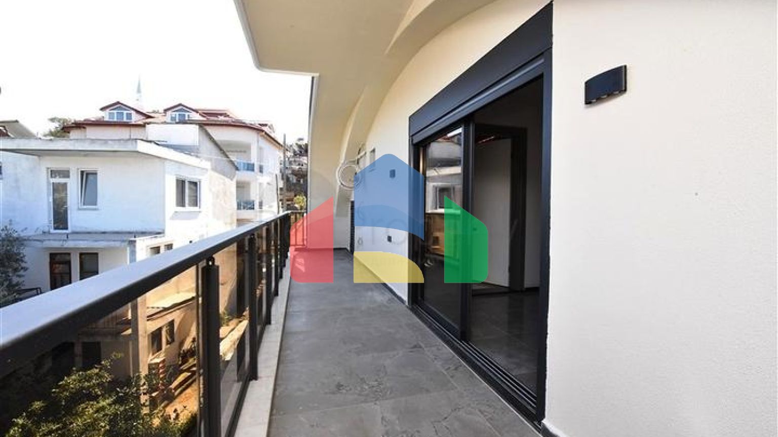 Новый инвестиционный проект с видом на горы в районе Каргыджак