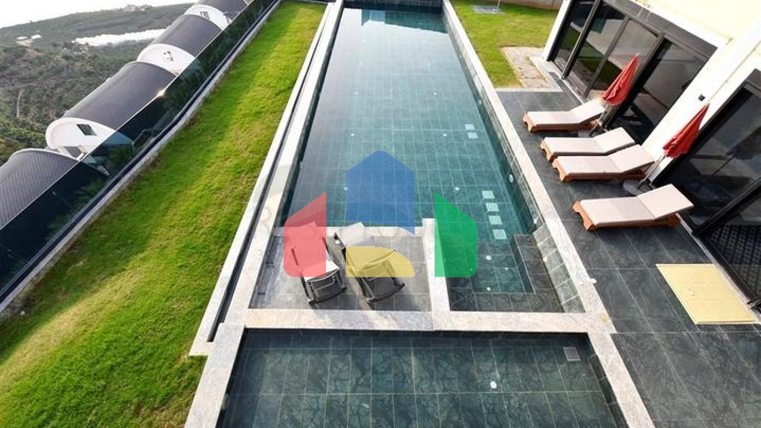 Приватна вілла за дизайнерським проектом