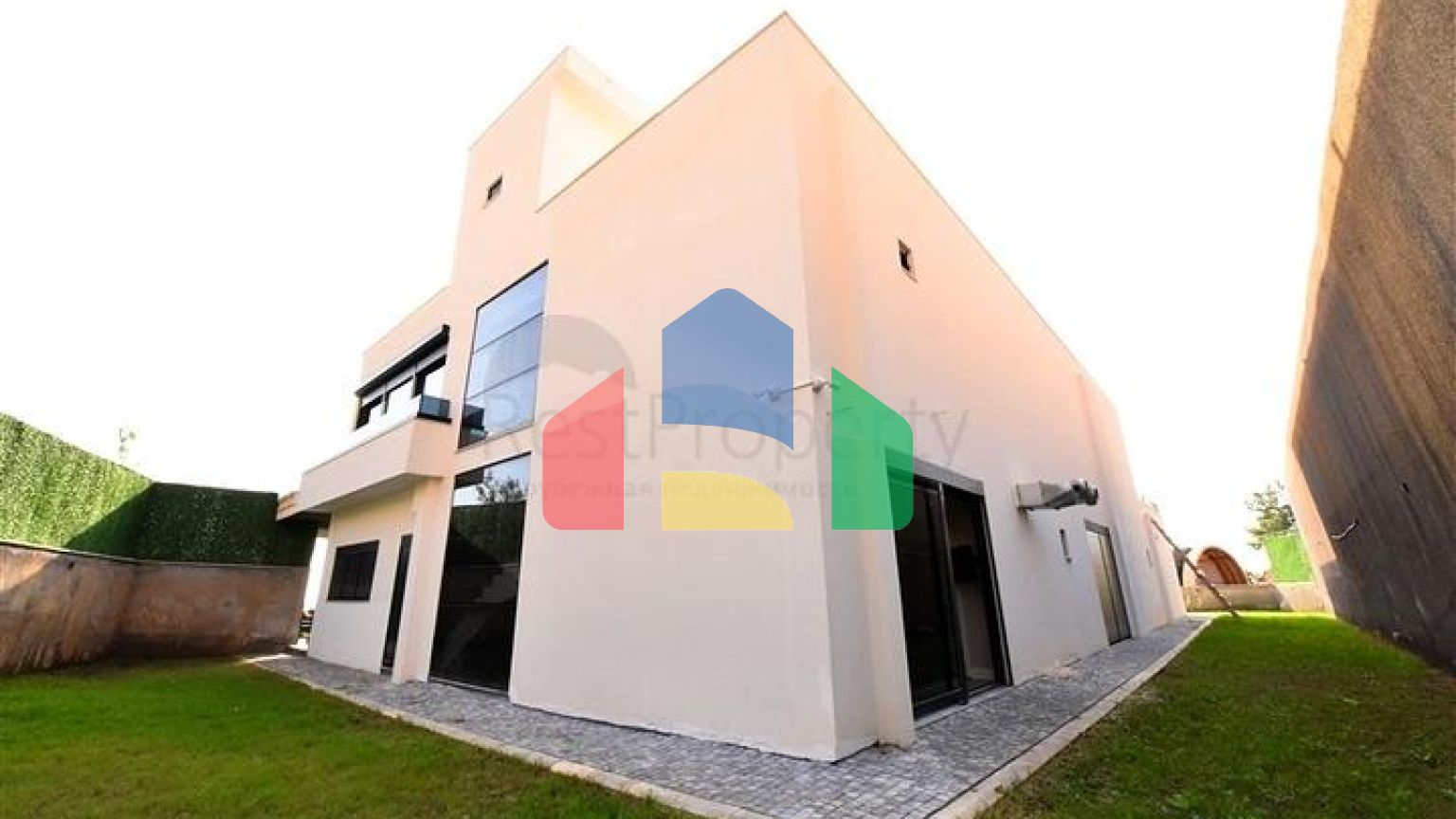 Приватна вілла за дизайнерським проектом