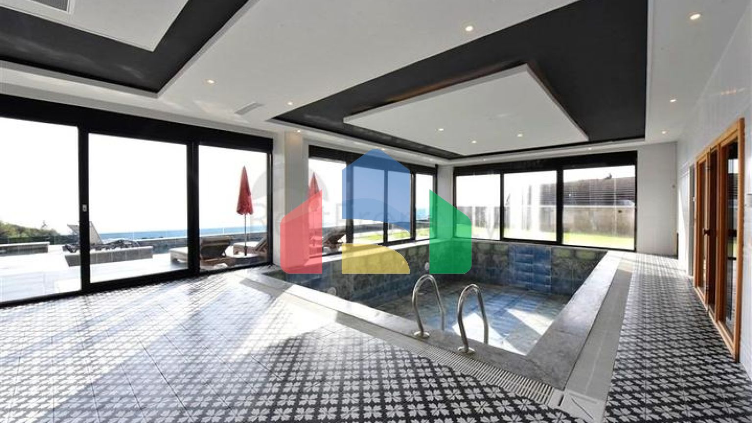 Приватна вілла за дизайнерським проектом