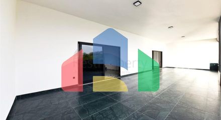 Приватна вілла за дизайнерським проектом