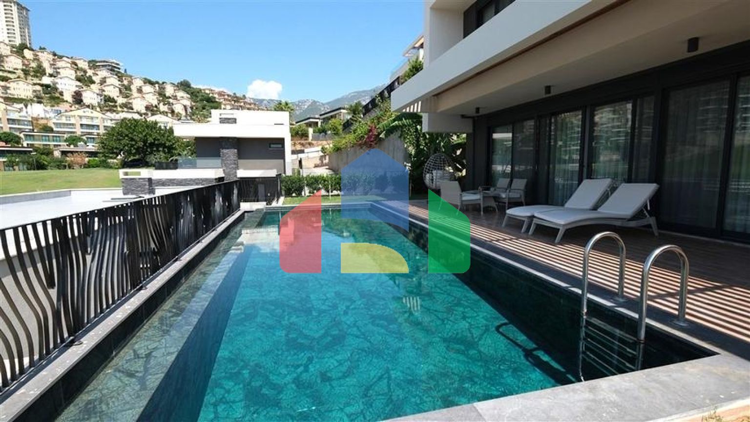 Сучасна вілла з панорамним видом на море в Каргиджаку