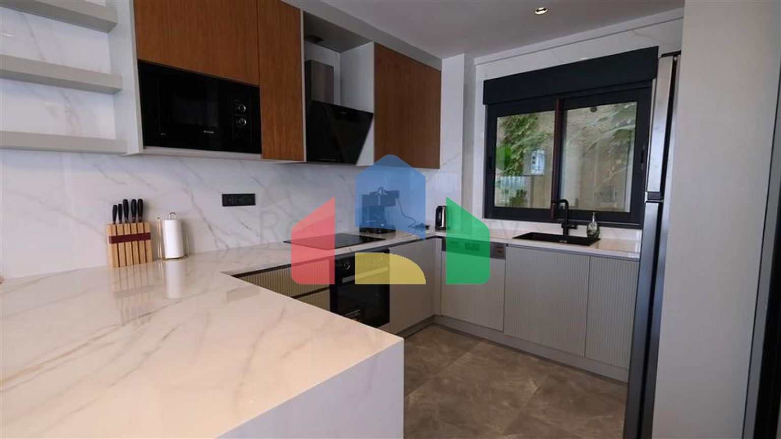 Сучасна вілла з панорамним видом на море в Каргиджаку