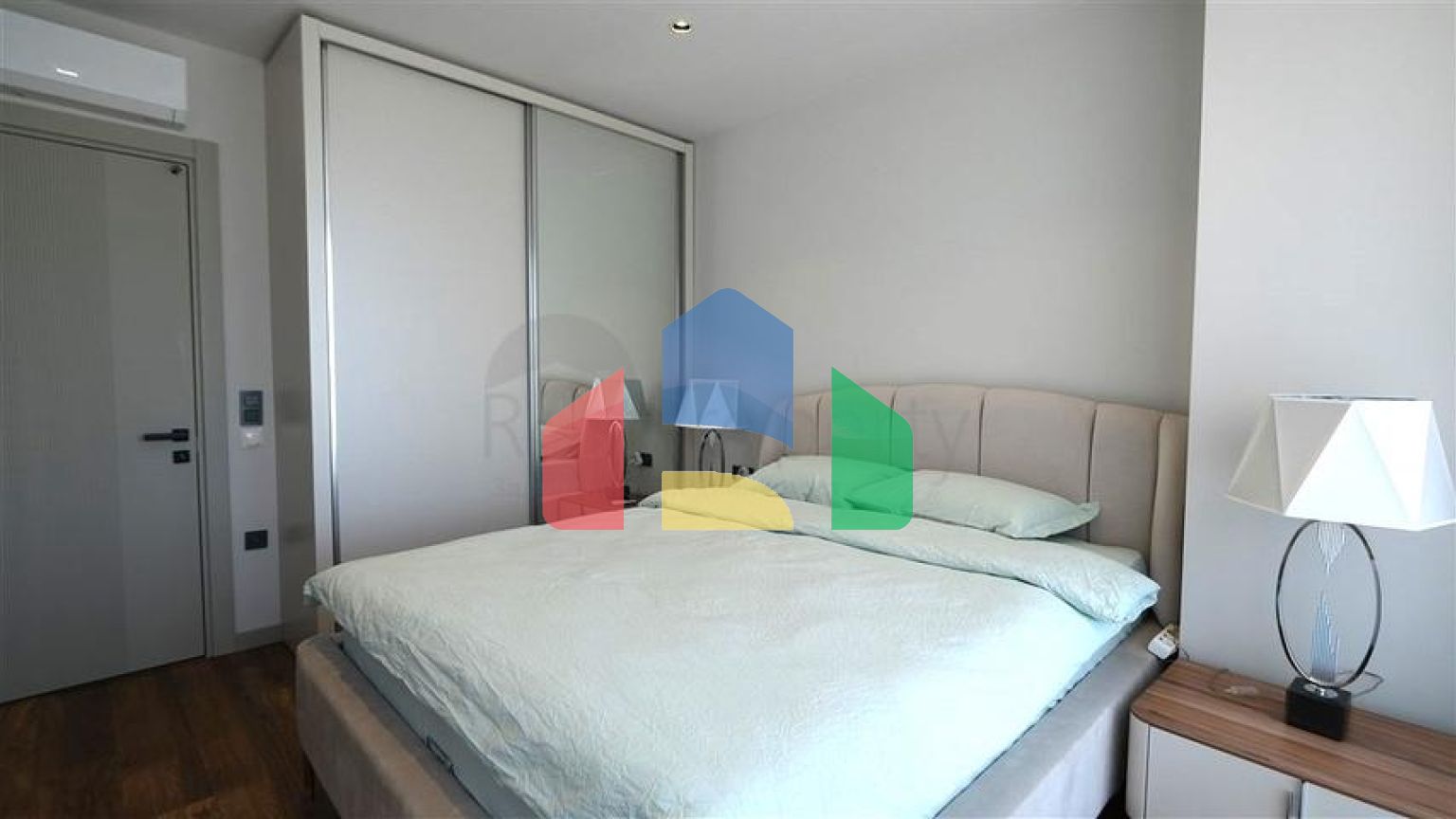 Сучасна вілла з панорамним видом на море в Каргиджаку