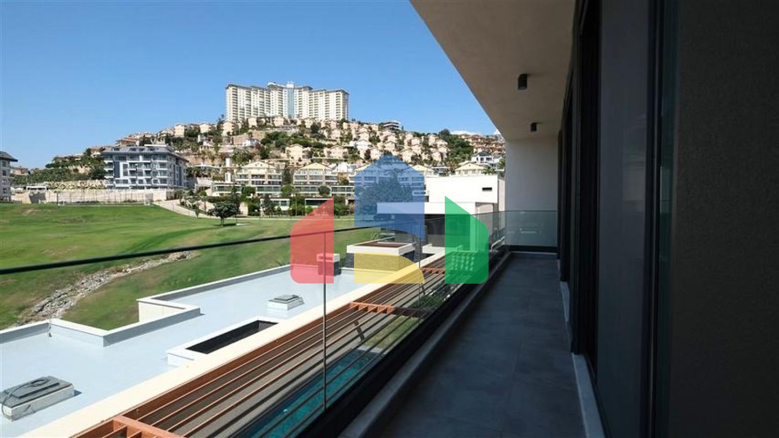 Сучасна вілла з панорамним видом на море в Каргиджаку