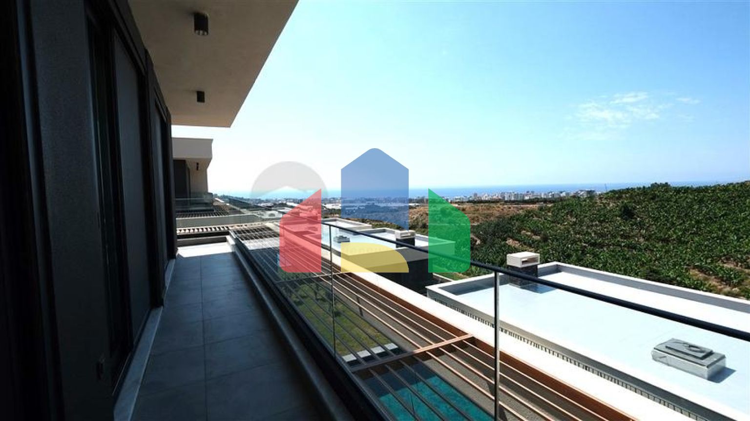 Сучасна вілла з панорамним видом на море в Каргиджаку