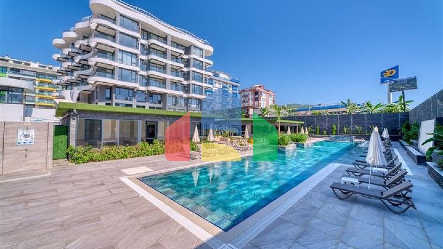 Трёхкомнатный пентхаус с террасой и развитой инфраструктурой в районе Каргыджак