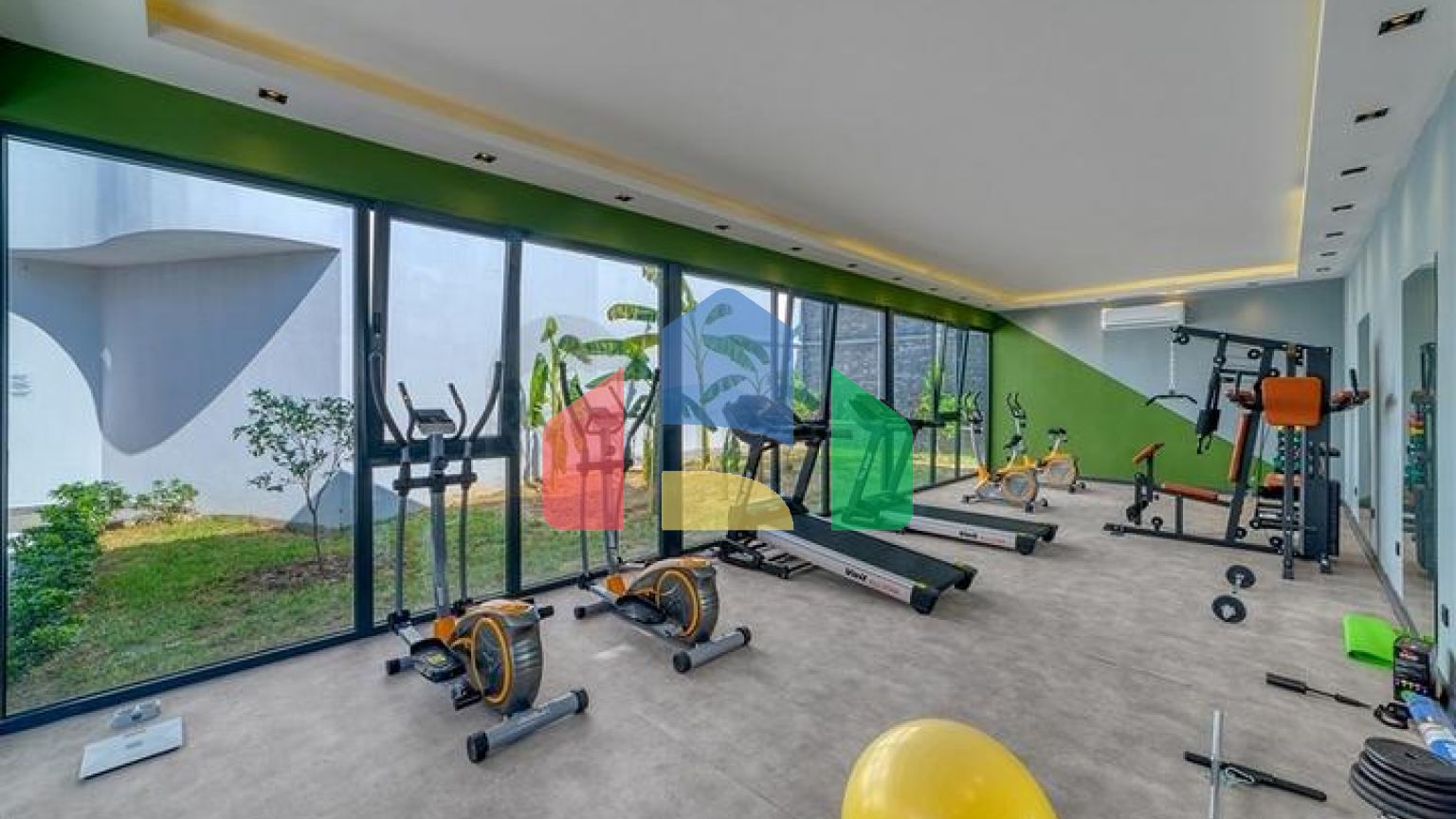 Трёхкомнатный пентхаус с террасой и развитой инфраструктурой в районе Каргыджак