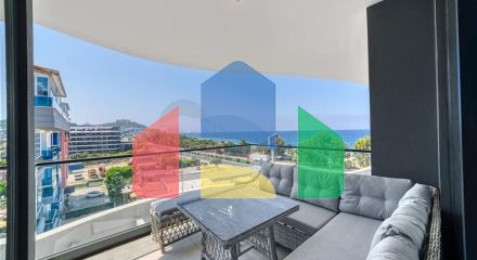 Трёхкомнатный пентхаус с террасой и развитой инфраструктурой в районе Каргыджак