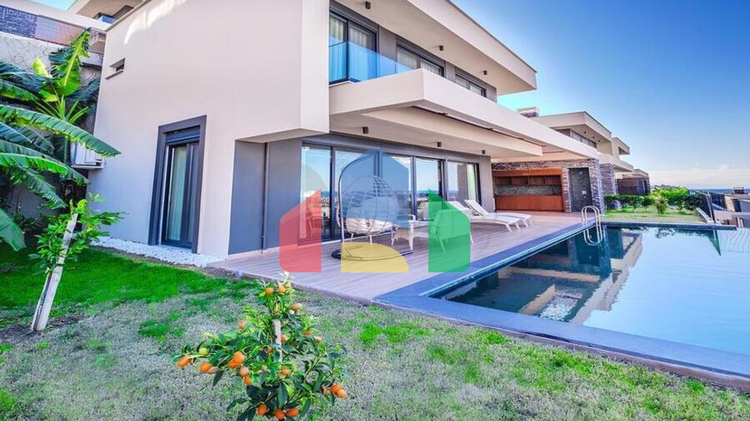 Сучасна вілла 3+1 з терасою і розвиненою інфраструктурою в районі Каргиджак