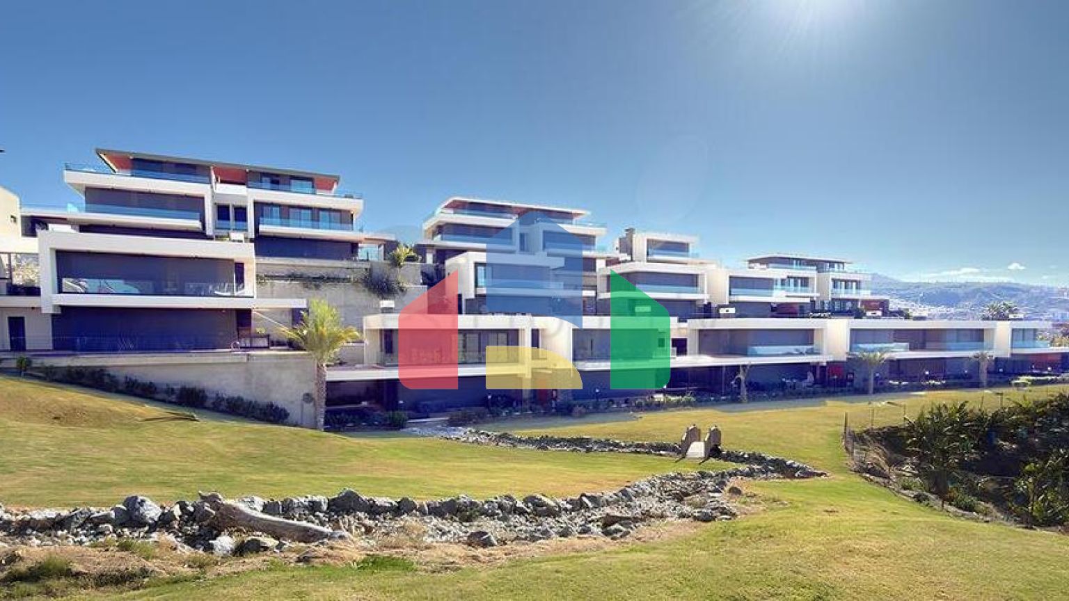 Сучасна вілла 3+1 з терасою і розвиненою інфраструктурою в районі Каргиджак