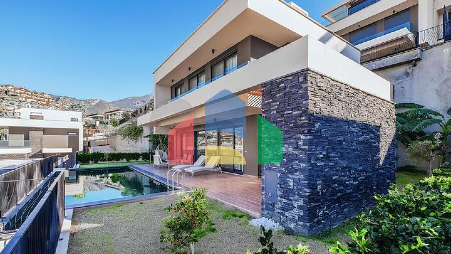 Сучасна вілла 3+1 з терасою і розвиненою інфраструктурою в районі Каргиджак