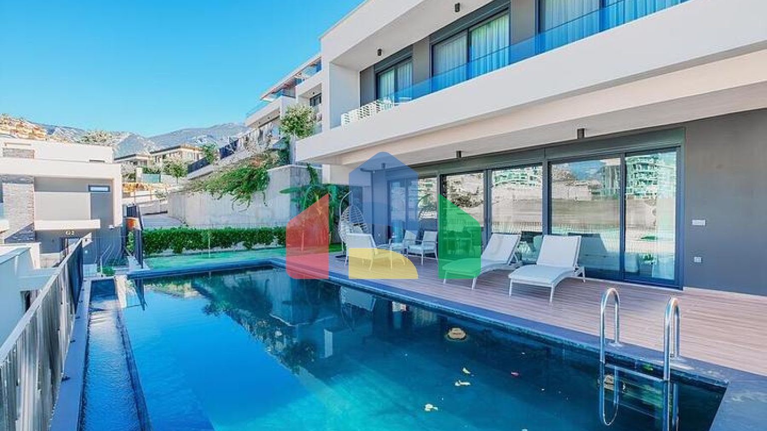 Сучасна вілла 3+1 з терасою і розвиненою інфраструктурою в районі Каргиджак