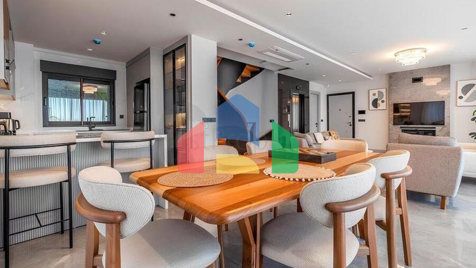 Сучасна вілла 3+1 з терасою і розвиненою інфраструктурою в районі Каргиджак