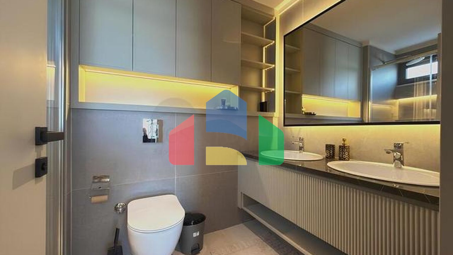 Сучасна вілла 3+1 з терасою і розвиненою інфраструктурою в районі Каргиджак