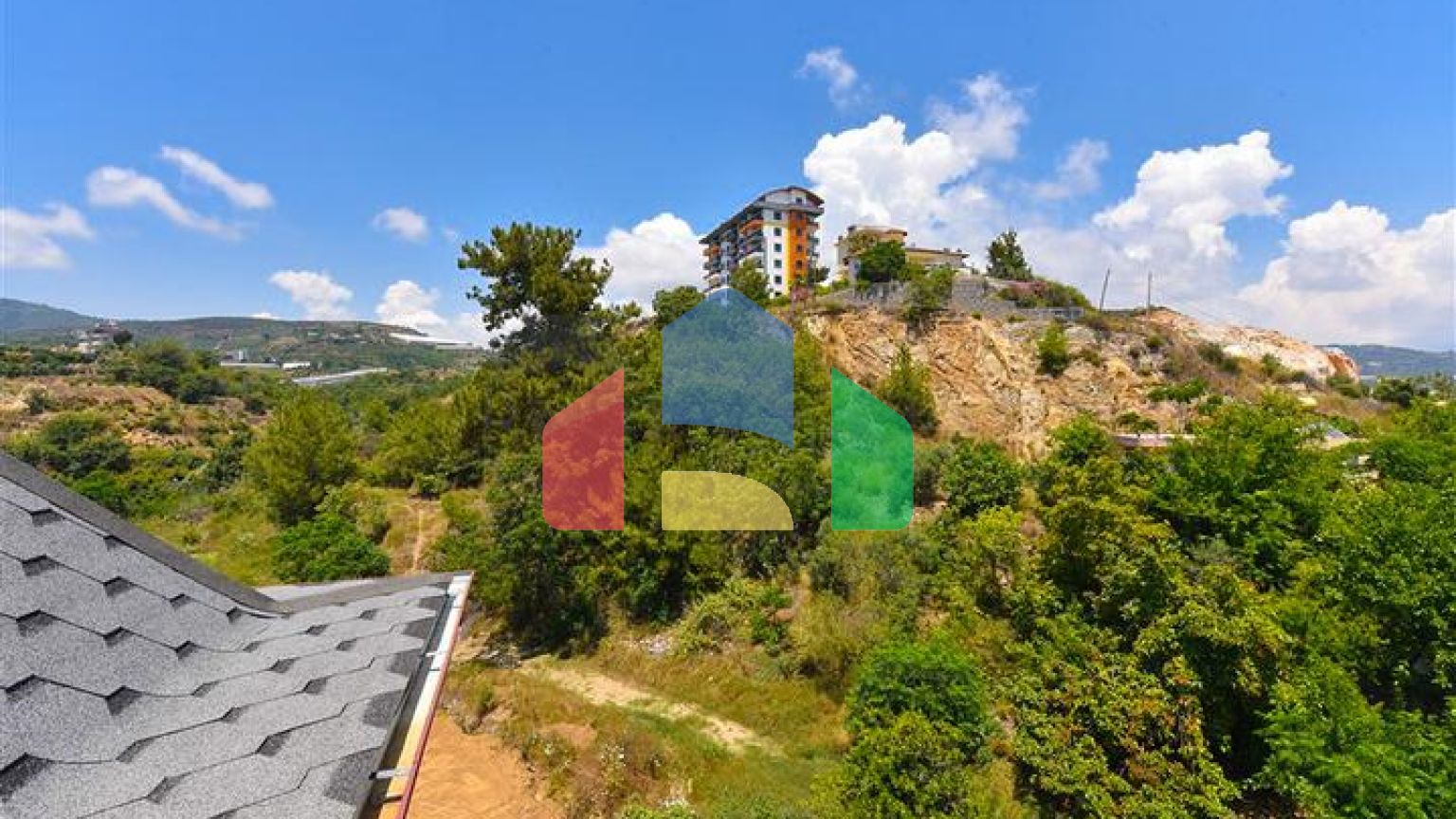 Великий пентхаус 4 + 1 площею 165 м2