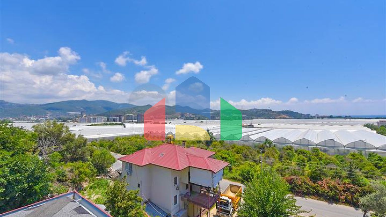 Великий пентхаус 4 + 1 площею 165 м2