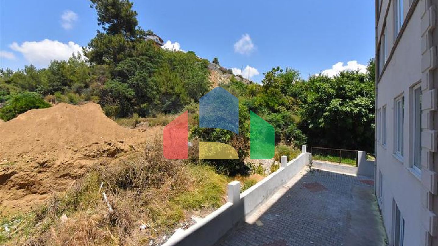 Великий пентхаус 4 + 1 площею 165 м2