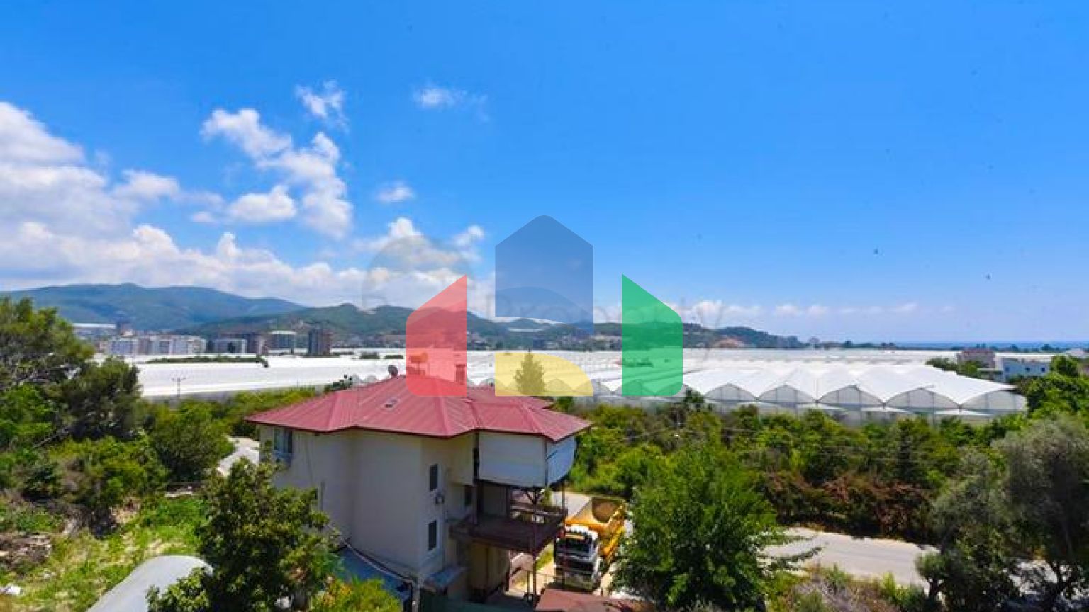 Великий пентхаус 4 + 1 площею 165 м2