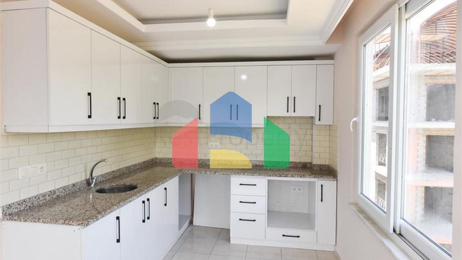 Великий пентхаус 4 + 1 площею 165 м2