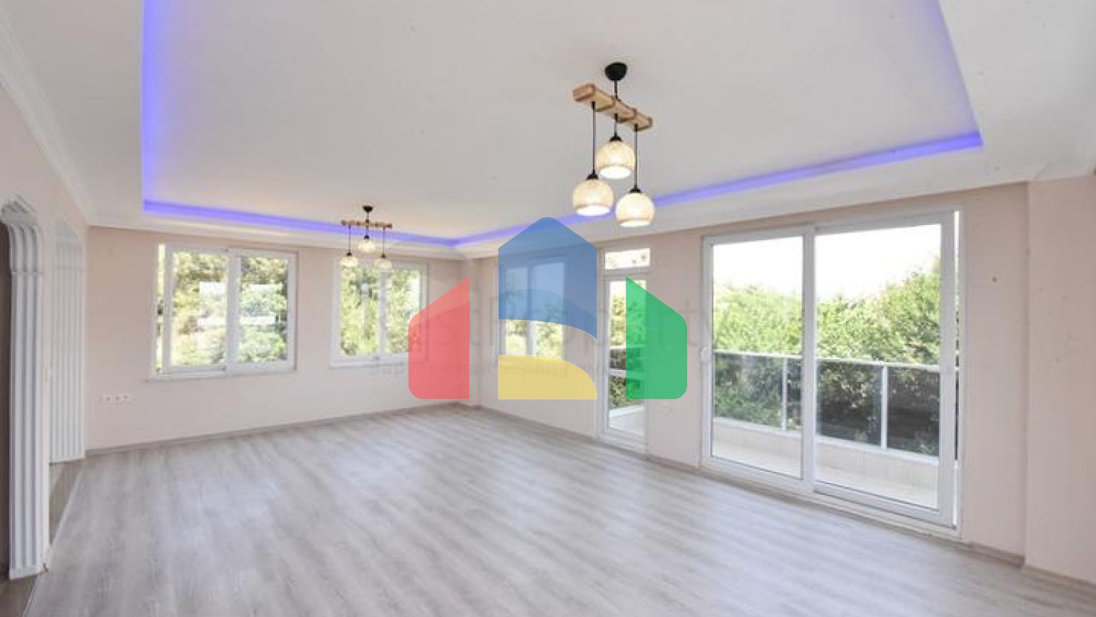 Великий пентхаус 4 + 1 площею 165 м2