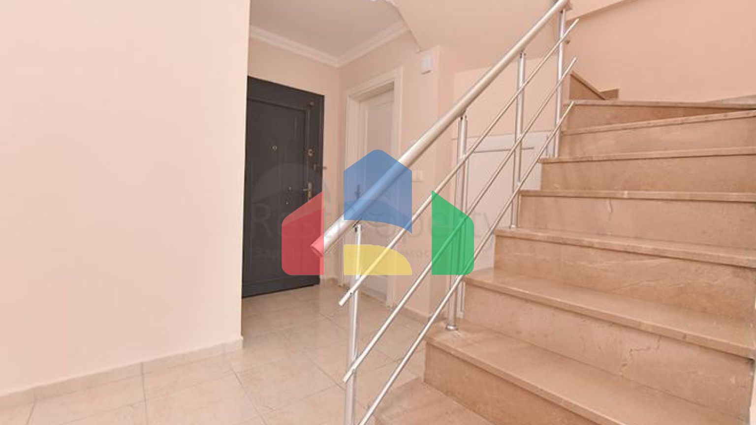 Великий пентхаус 4 + 1 площею 165 м2