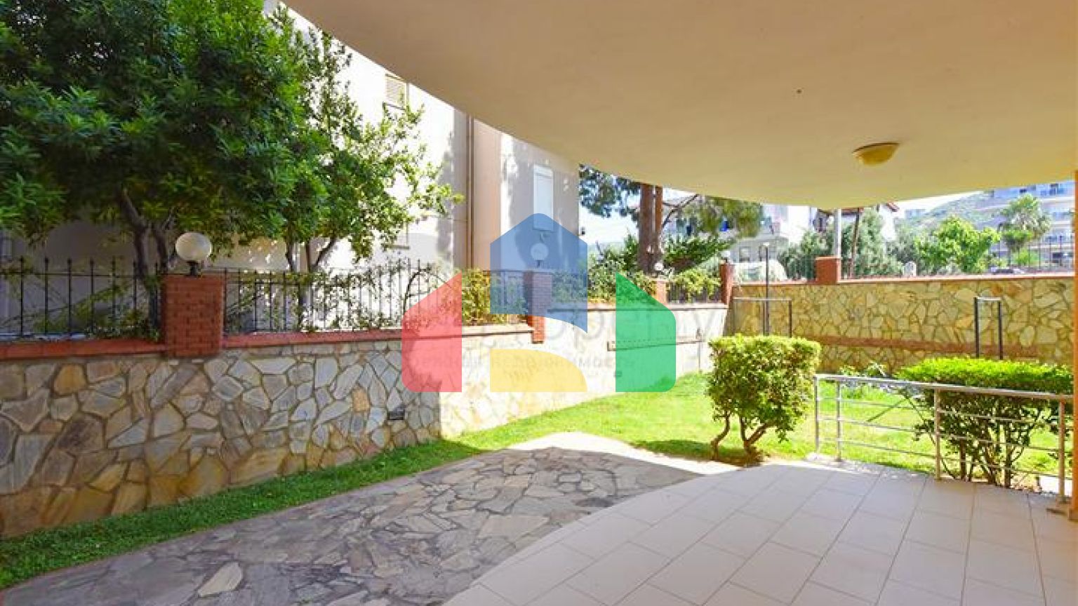 Квартира 2+1 на первой береговой линии в районе Демирташ