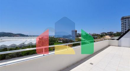 Великий пентхаус 4 + 1 з шикарними видами в районі Демірташ