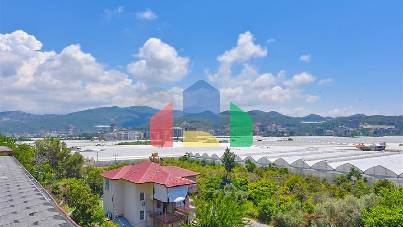 Великий пентхаус 4 + 1 з шикарними видами в районі Демірташ