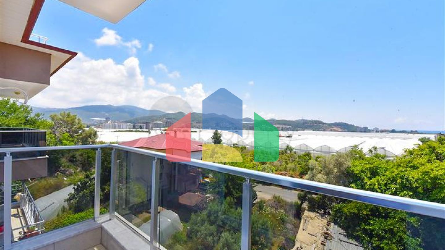 Великий пентхаус 4 + 1 з шикарними видами в районі Демірташ