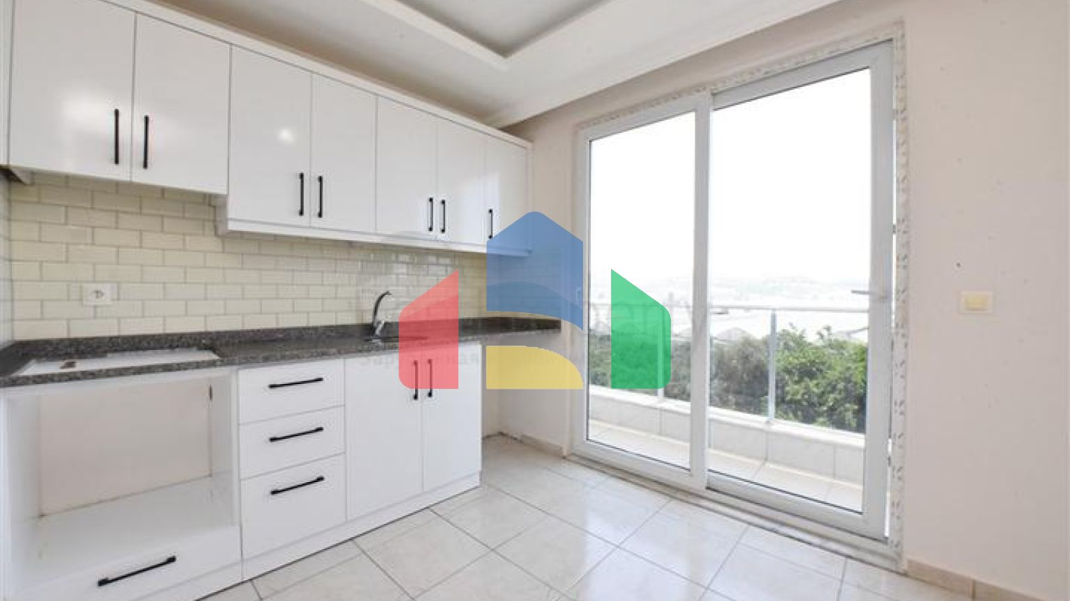 Великий пентхаус 4 + 1 з шикарними видами в районі Демірташ