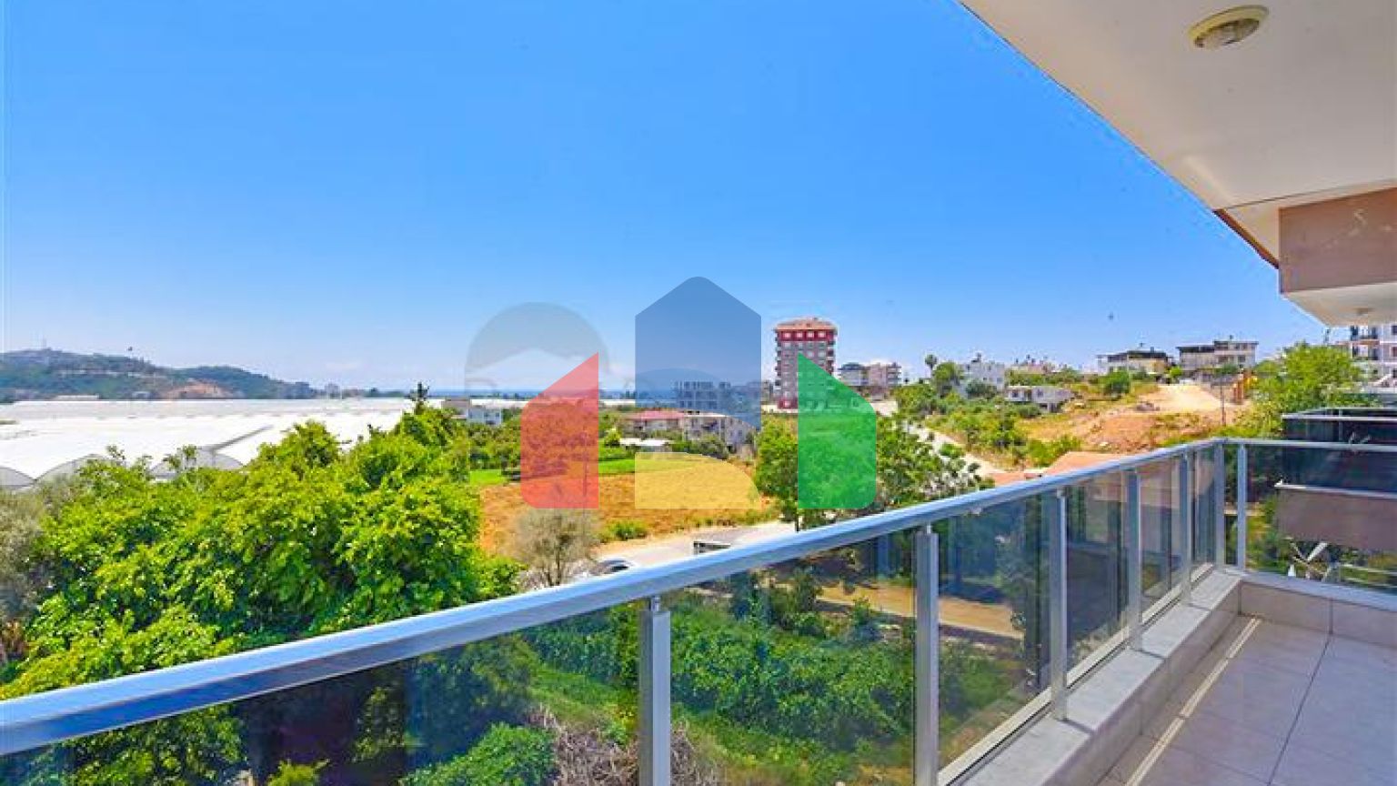 Великий пентхаус 4 + 1 з шикарними видами в районі Демірташ